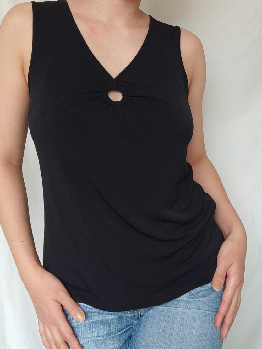 Black Y2K Tank Top With Circle Cutout Detail